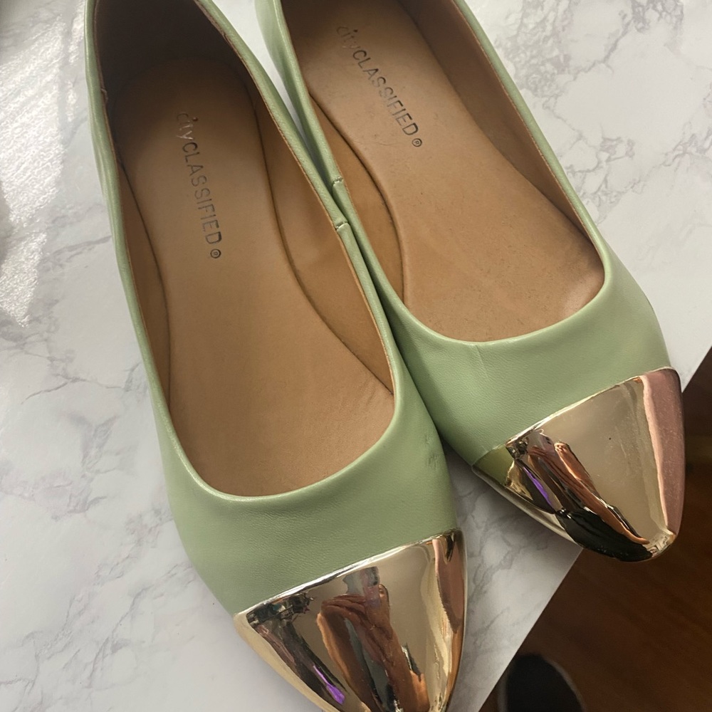 City classified womens flats 5.5/mint green. NWT